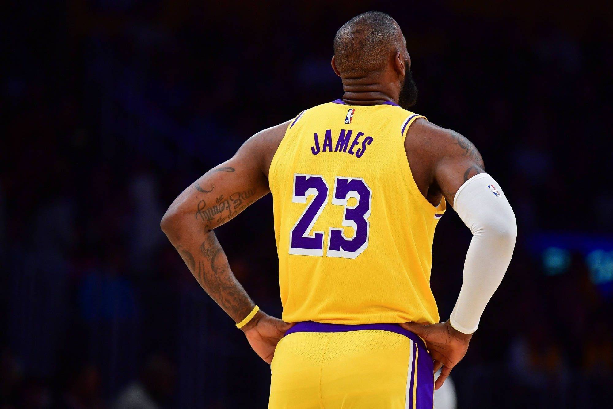 NBA战报：米切尔28分8助，骑士130-117击败马刺（米切尔28+8引领，骑士130-117力克马刺）