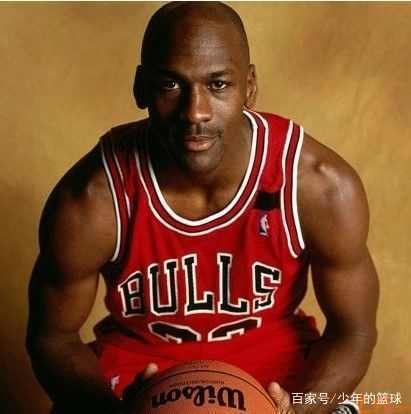 皇马官方：门迪右腿股二头肌肌肉受伤；据悉将缺阵至明年（皇马官宣：门迪右腿股二头肌受伤，预计缺阵至明年）