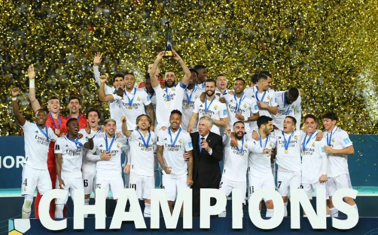 有惊无险，小麦和孔蒂所乘飞机警告灯误报导致飞机迫降（虚惊一场：小麦与孔蒂所乘航班因警告灯误报紧急降落）