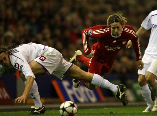 葡超前瞻：波尔图防守联赛最强，阿马多拉换帅后攻强守弱（葡超展望：波尔图防线领跑联赛，阿马多拉换帅后攻势强劲防线成隐患）