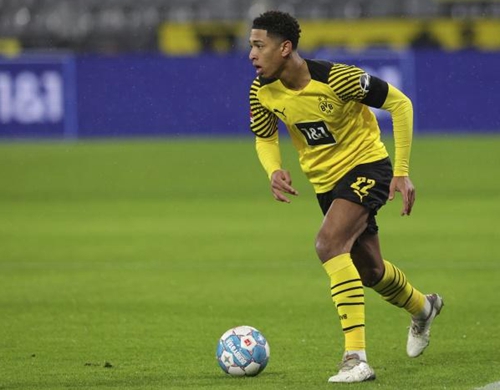 邱彪：这场球在篮板和助攻数上做得不错 希望更多国内球员站出来（邱彪：本场比赛篮板与助攻表现出色，期待更多本土球员挺身而出）