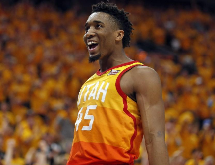 太炸裂！39岁霍福德首节三分4中4 连续外线命中让勇士主场沸腾（炸翻全场！39岁霍福德首节三分4投4中，连续命中点燃勇士主场）