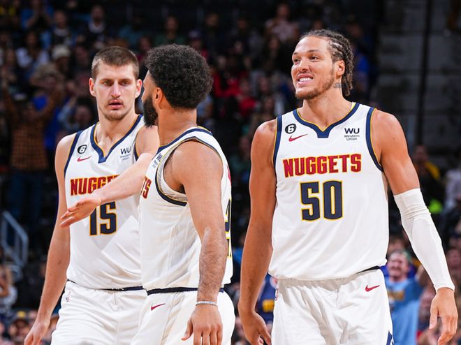 英超名宿齐批罗梅罗太疯狂：球队还有机会，这红牌完全没必要（英超名宿集体炮轰罗梅罗过于鲁莽：球队尚有转机，这张红牌毫无必要）