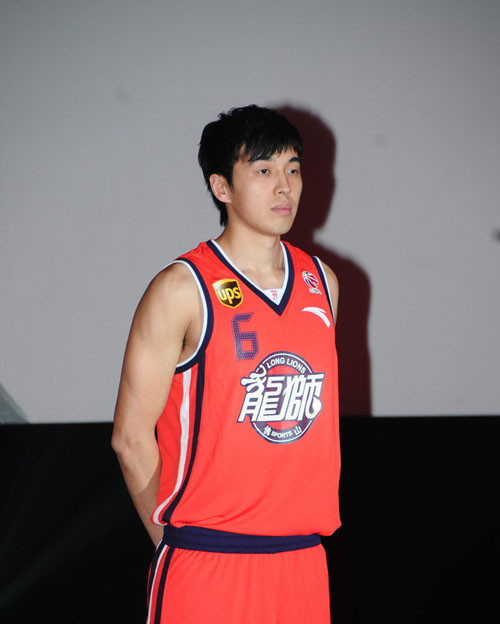 尤尔曼德：药厂的表现太差了；格里马尔多带着伤从国家队回来（尤尔曼德痛批药厂状态低迷，格里马尔多带伤从国家队归来）