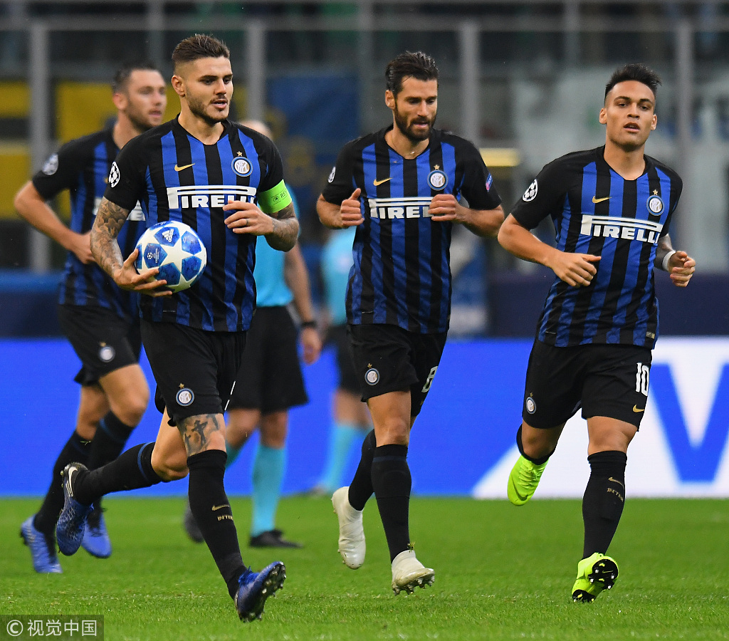 梅西太内向了，主持人说第一句就想拿着奖杯走，不到三年拿四冠（梅西被调侃太内向：刚开口就想捧杯走人，三年未满豪取四冠）