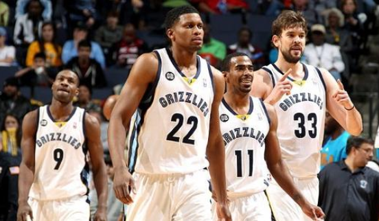 火药味十足！乌度卡：我们不介意这种对抗，纯粹是垃圾话互动（火药味拉满！乌度卡：这点对抗无所谓，纯属嘴上的垃圾话）