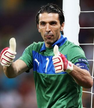 丢冠后再遭重创！曝河南队外援或遭足协处罚，韩国主裁判成导火索（失冠阴影未散！河南队外援或将受足协追罚，韩国籍主裁引爆争议）