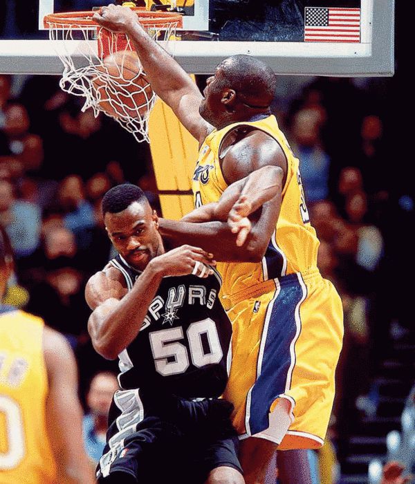 独特的精气神：肯威的足球魅力（与众不同的气质：肯威的足球风采）