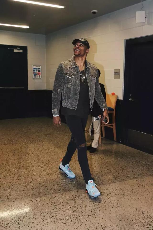 吉拉西无缘2025非洲足球先生奖，他的哥哥在社媒表达不满（吉拉西无缘2025年非洲足球先生，其兄在社交媒体表达不满）