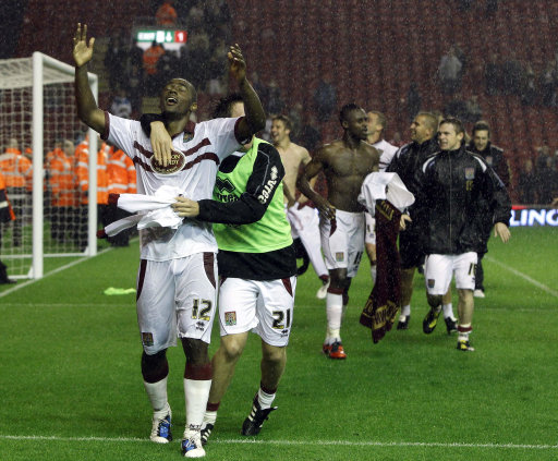 邮报：奥纳纳和埃托奥长期有矛盾；姆伯莫预计是喀麦隆新队长（《邮报》称奥纳纳与埃托奥积怨已久，姆伯莫或出任喀麦隆新队长）