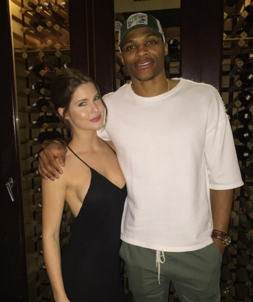 卡斯尔：东契奇是多次入选全明星的球员，不可能完全阻止他（卡斯尔：东契奇多次全明星在身，想彻底限制他不现实）