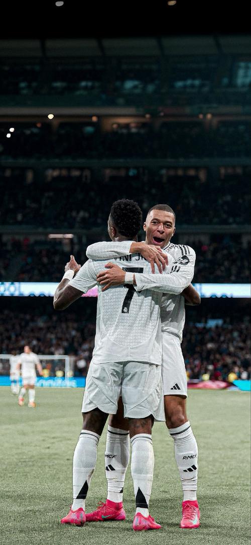 热火与活塞过去5次交手：4次分差3分以内，2次加时&2次绝杀（热火vs活塞近5战：4场胜负在3分内，2场加时、2次绝杀）